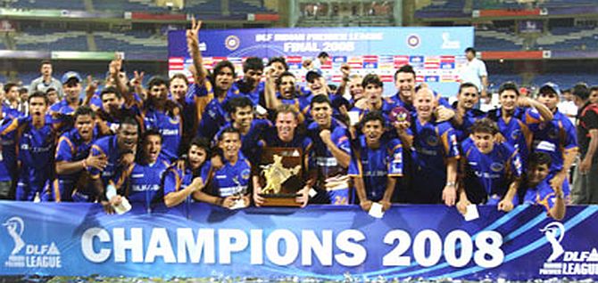 Shane Warne becomes the Man of the Match